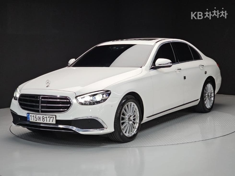 Mercedes-Benz E-Class (W213) E250 Exclusive - Image 1