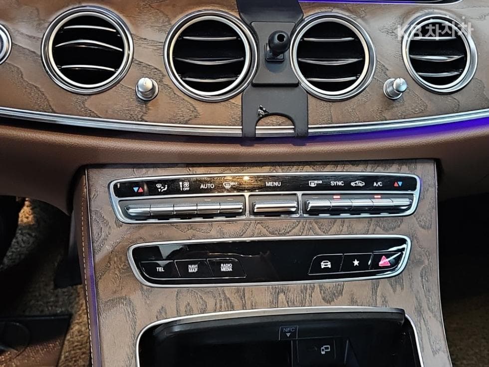 Mercedes-Benz E-Class (W213)E250 Exclusive - 10