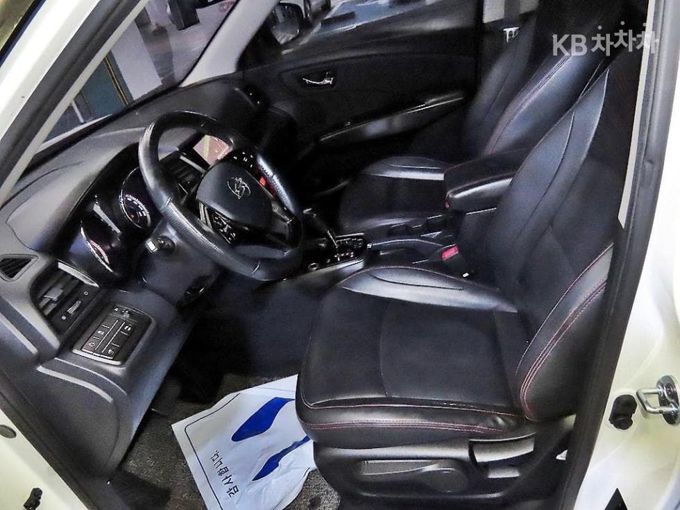 KG Mobility Tivoli AirGasoline 2WD IX - 6