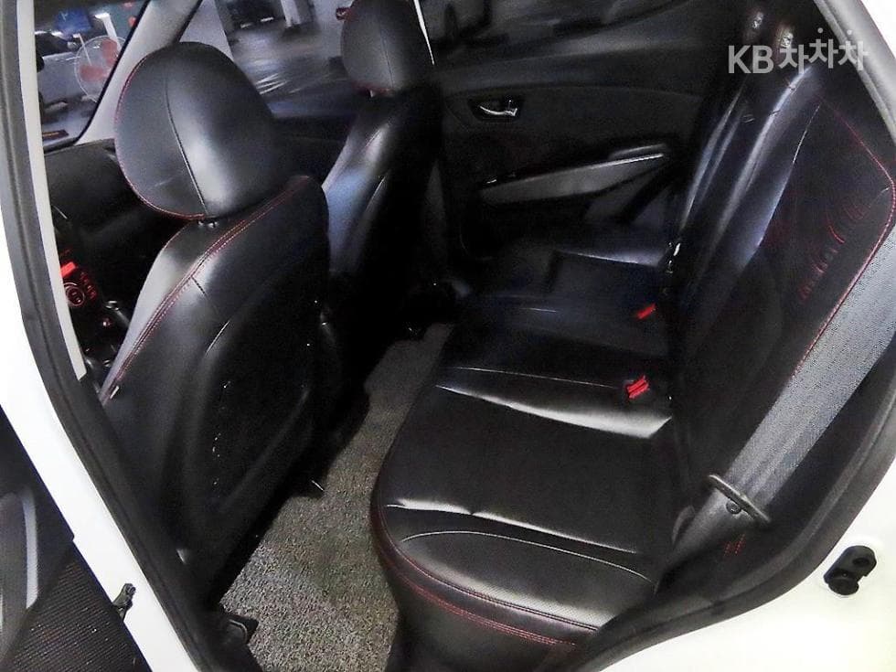 KG Mobility Tivoli AirGasoline 2WD IX - 7