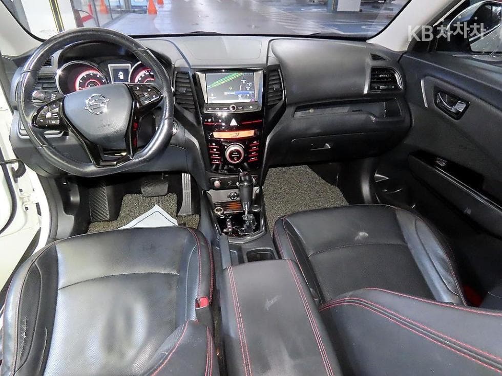 KG Mobility Tivoli AirGasoline 2WD IX - 10
