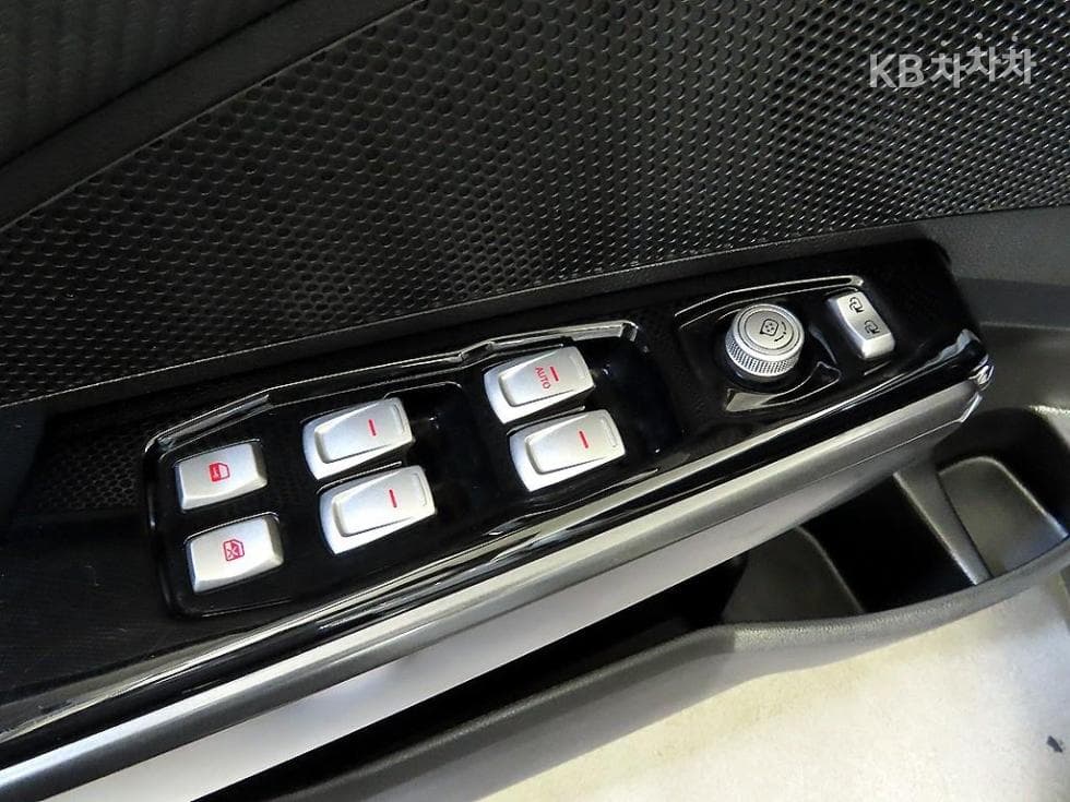 KG Mobility Tivoli AirGasoline 2WD IX - 13
