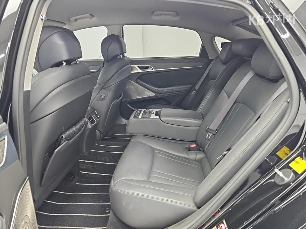 Genesis G803.8 GDI AWD Prestige - 12
