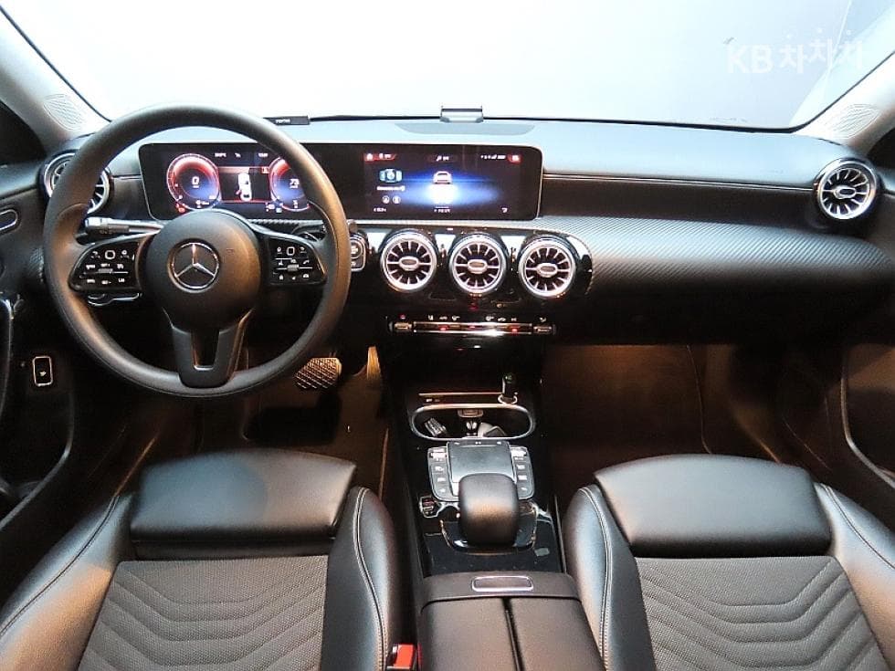 Mercedes-Benz A클래스(W177)A220 Sedan - - 6