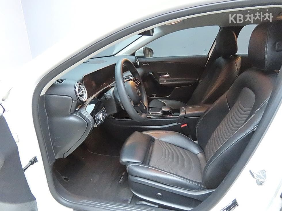 Mercedes-Benz A클래스(W177)A220 Sedan - - 10