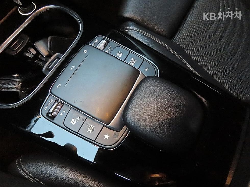 Mercedes-Benz A클래스(W177)A220 Sedan - - 16