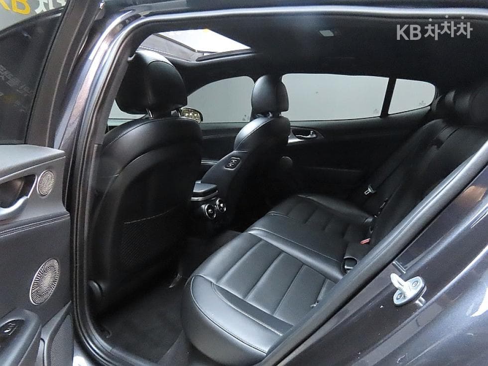 Kia Stinger3.3 Turbo 2WD GT - 11