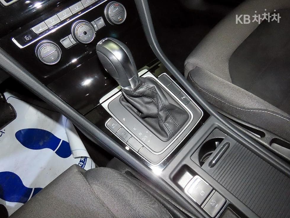 Volkswagen Golf2.0 Turbo Diesel Injection MK7 - 12