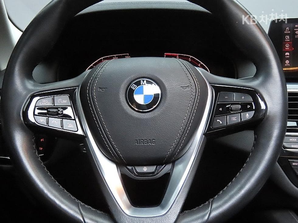 BMW 올Нов5 Серия (G30)520i Luxury - 17