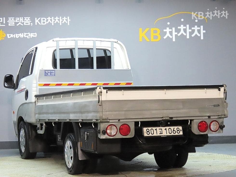 Kia The New (facelift) Bongo 3 (light truck)1 Ton King Cab Extra Long 2WD L - 4