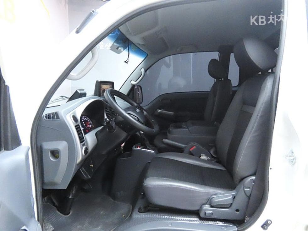 Kia The New (facelift) Bongo 3 (light truck)1 Ton King Cab Extra Long 2WD L - 17