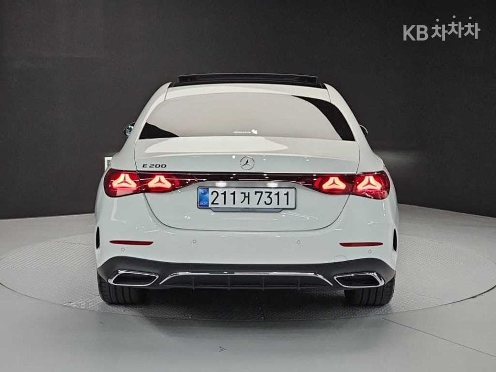 Mercedes-Benz E-클래스 (W214)E200 AMG Line - 3