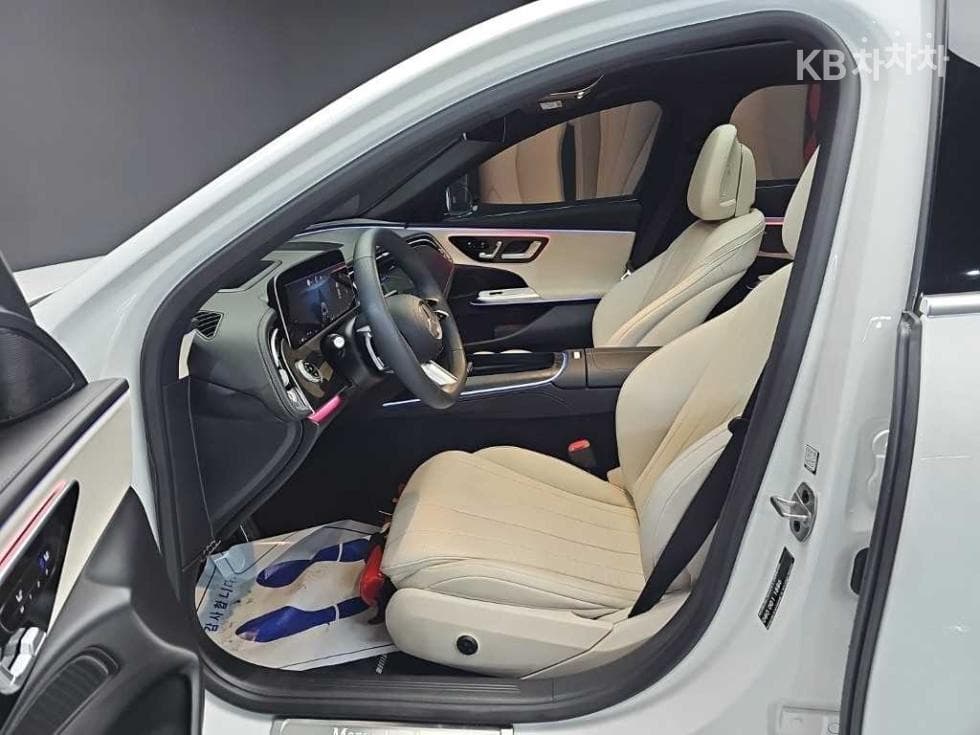 Mercedes-Benz E-클래스 (W214)E200 AMG Line - 11