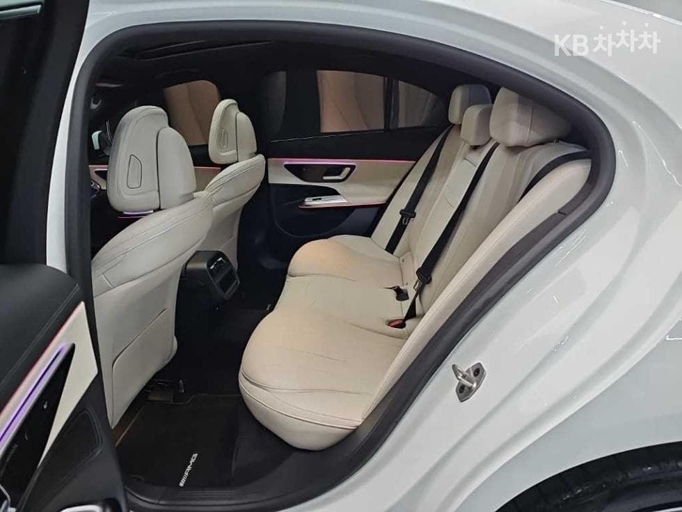 Mercedes-Benz E-클래스 (W214)E200 AMG Line - 12