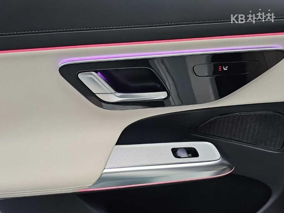 Mercedes-Benz E-클래스 (W214)E200 AMG Line - 13