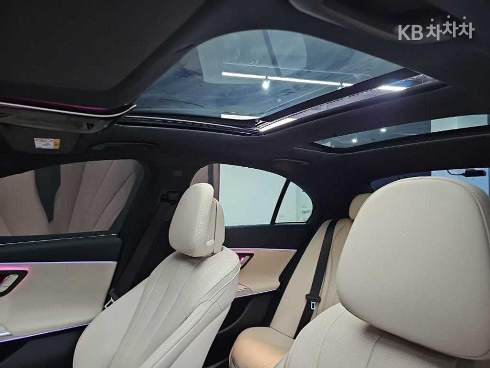 Mercedes-Benz E-클래스 (W214)E200 AMG Line - 14