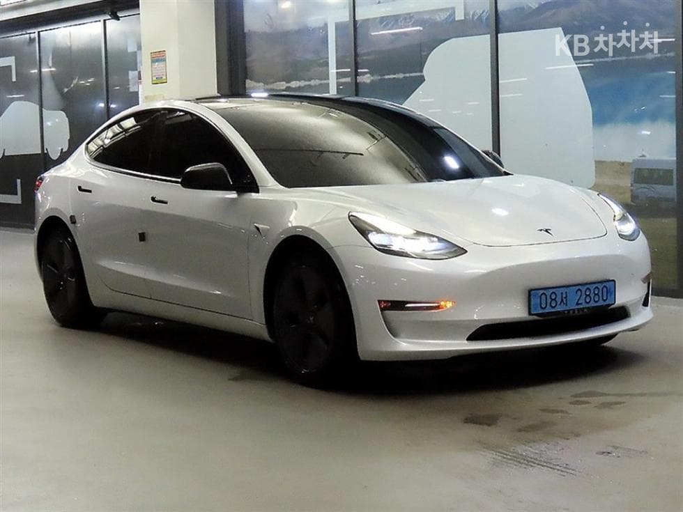 테슬라 Model 3 Long Range - Image 1