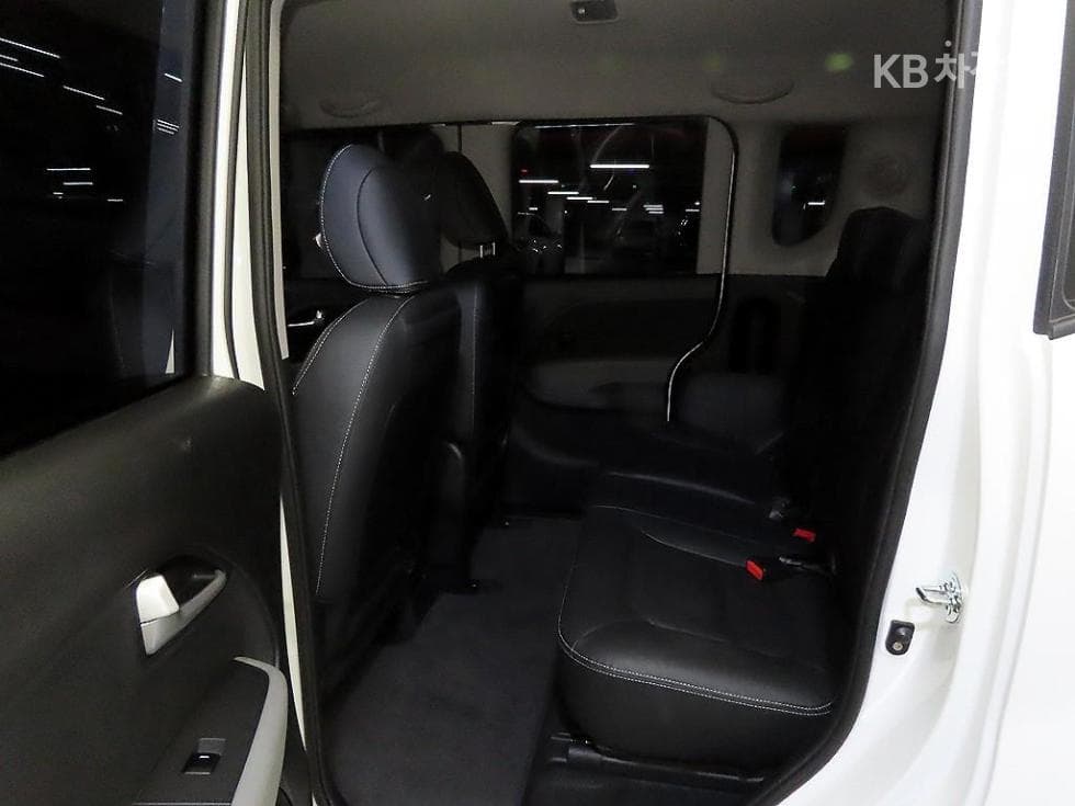 Kia The New (facelift) Kia Ray (van)1.0 Gasoline Signature - 7