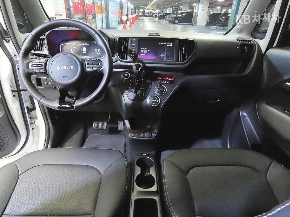 Kia The New (facelift) Kia Ray (van)1.0 Gasoline Signature - 10