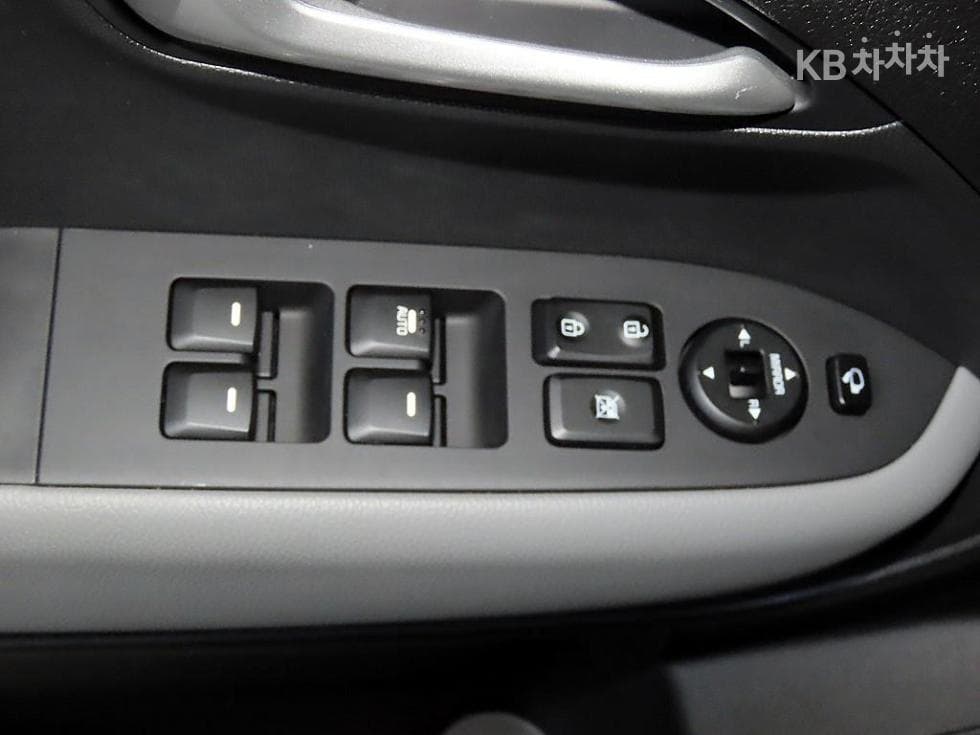 Kia The New (facelift) Kia Ray (van)1.0 Gasoline Signature - 12