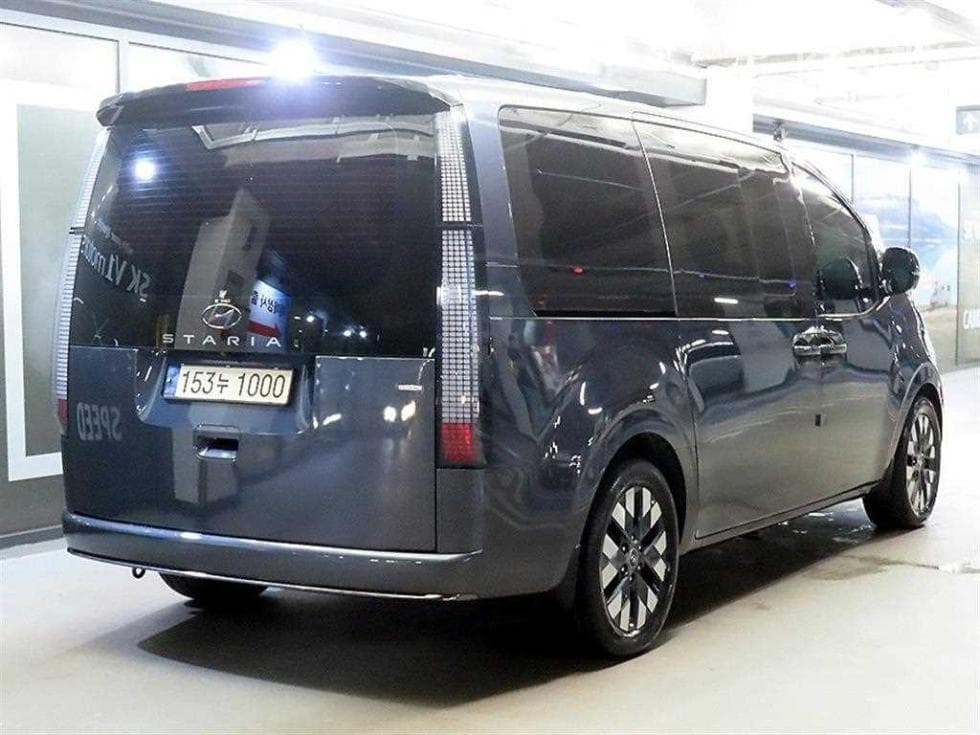 Hyundai Staria Lounge2.2 Lounge 9 AWD Inspiration - 4