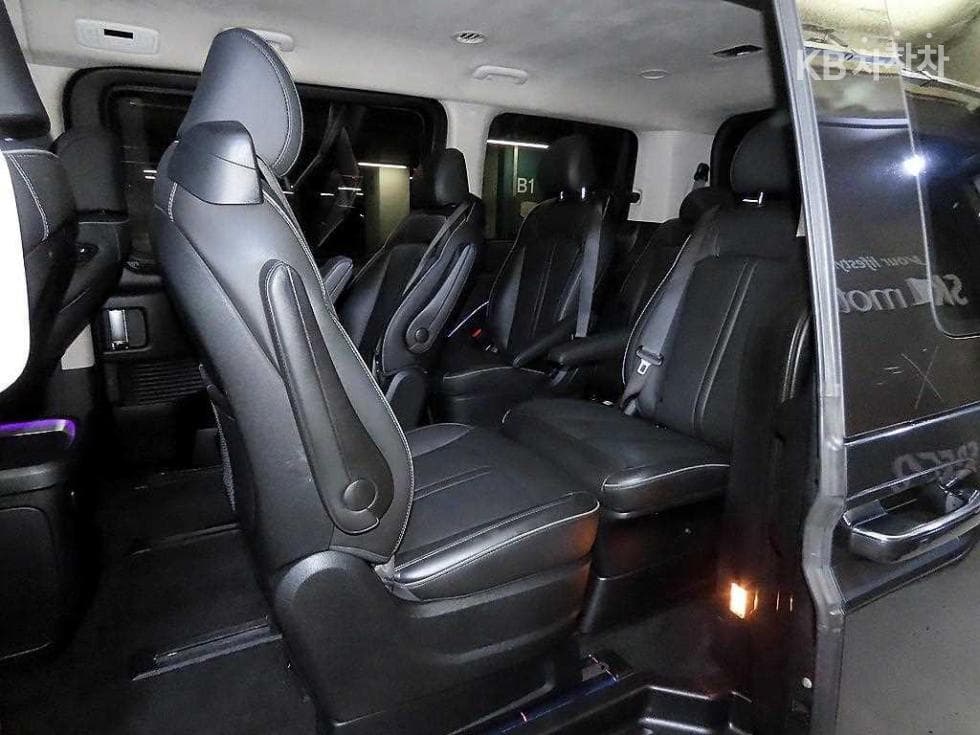 Hyundai Staria Lounge2.2 Lounge 9 AWD Inspiration - 7