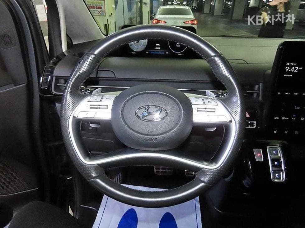 Hyundai Staria Lounge2.2 Lounge 9 AWD Inspiration - 8