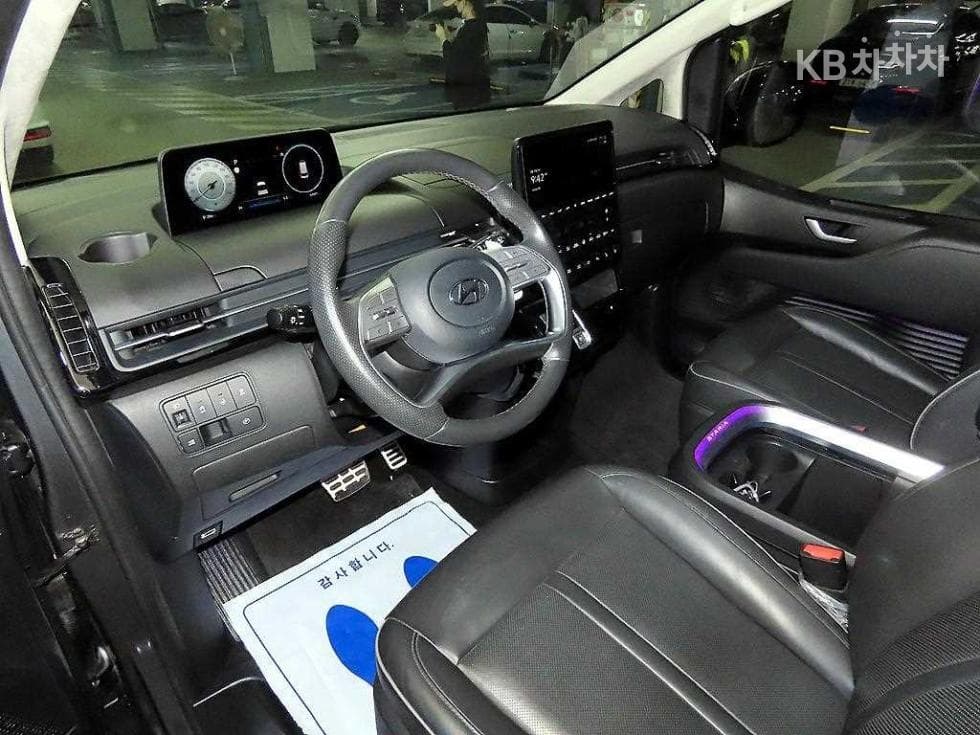 Hyundai Staria Lounge2.2 Lounge 9 AWD Inspiration - 10