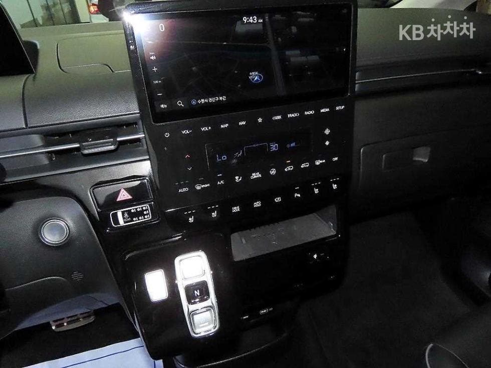 Hyundai Staria Lounge2.2 Lounge 9 AWD Inspiration - 11