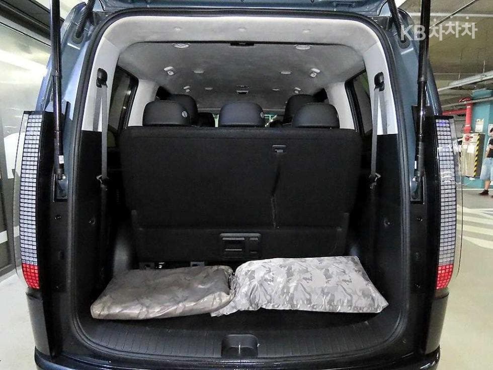 Hyundai Staria Lounge2.2 Lounge 9 AWD Inspiration - 17