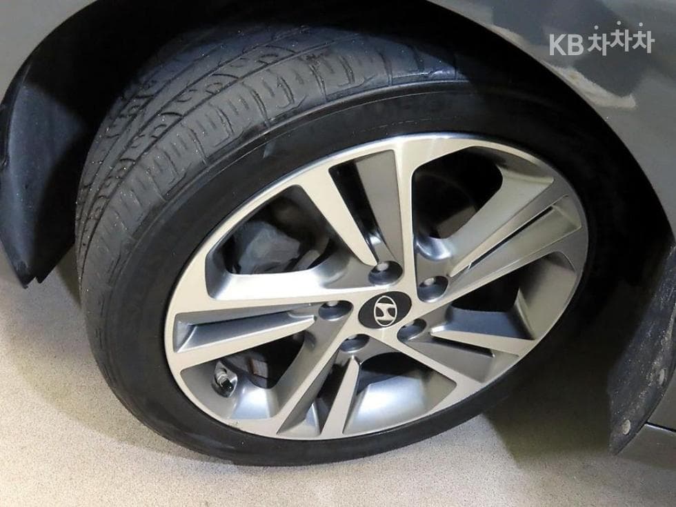 Хюндай Avante (Elantra)AD1.6 GDi Смарт Специал (специален признак/издание) - 6