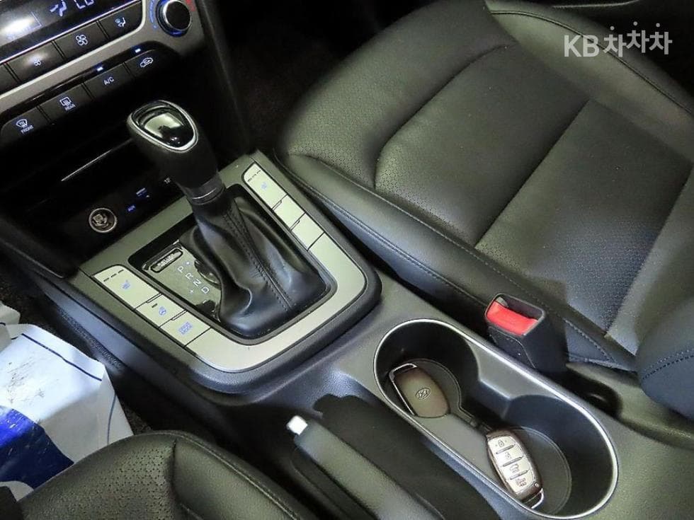 Хюндай Avante (Elantra)AD1.6 GDi Смарт Специал (специален признак/издание) - 9