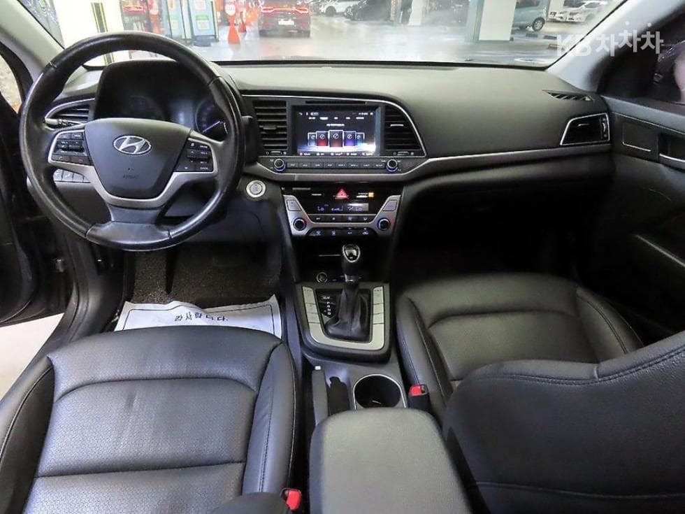 Хюндай Avante (Elantra)AD1.6 GDi Смарт Специал (специален признак/издание) - 11