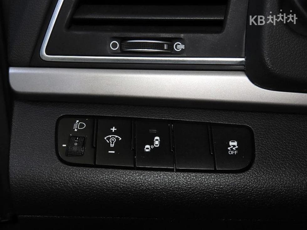 Хюндай Avante (Elantra)AD1.6 GDi Смарт Специал (специален признак/издание) - 14