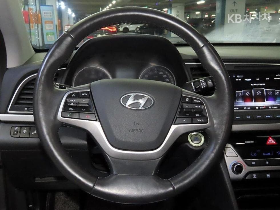 Хюндай Avante (Elantra)AD1.6 GDi Смарт Специал (специален признак/издание) - 12