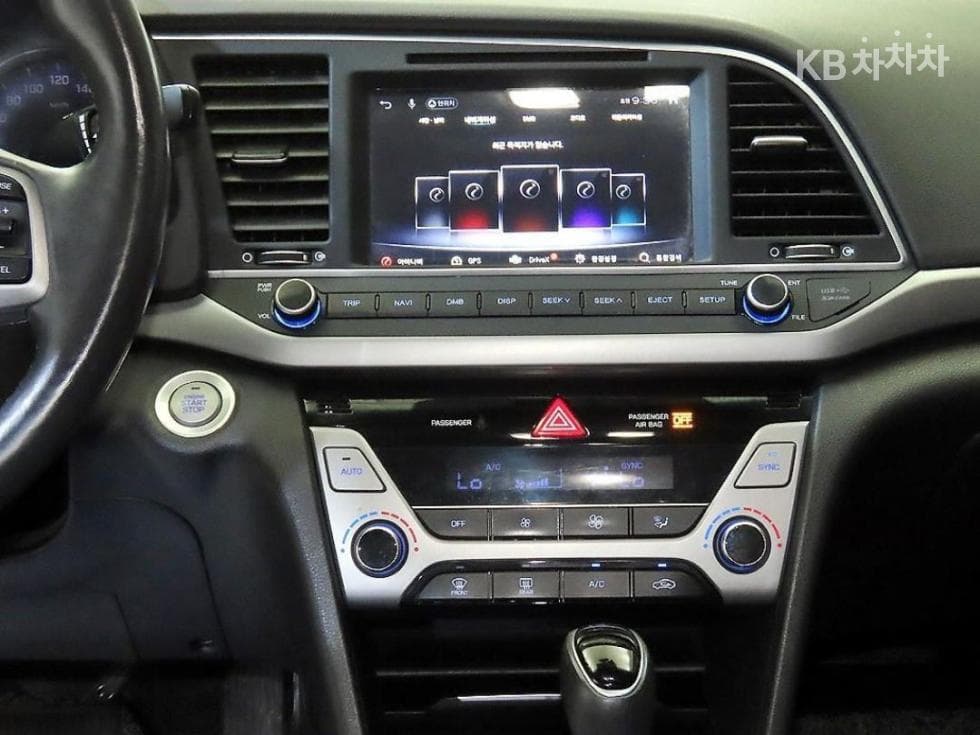 Хюндай Avante (Elantra)AD1.6 GDi Смарт Специал (специален признак/издание) - 13