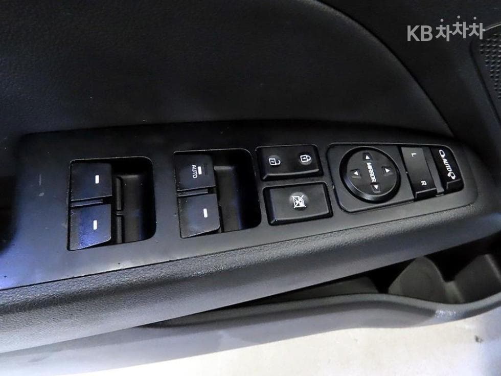 Хюндай Avante (Elantra)AD1.6 GDi Смарт Специал (специален признак/издание) - 18