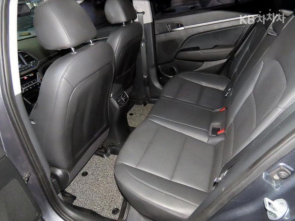 Хюндай Avante (Elantra)AD1.6 GDi Смарт Специал (специален признак/издание) - 16