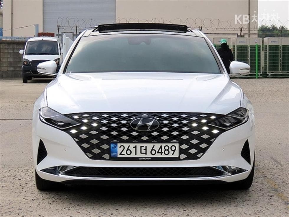 Hyundai The New (facelift) Grandeur (Azera) 2.5 Le Blanc - Image 1