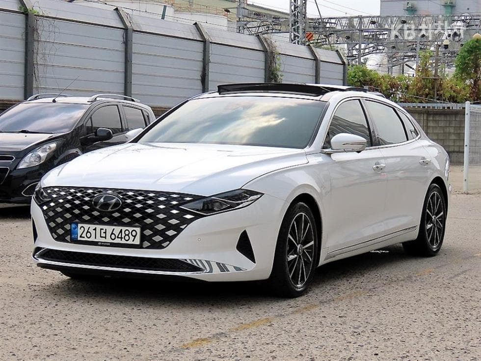 Hyundai The New (facelift) Grandeur (Azera)2.5 Le Blanc - 2