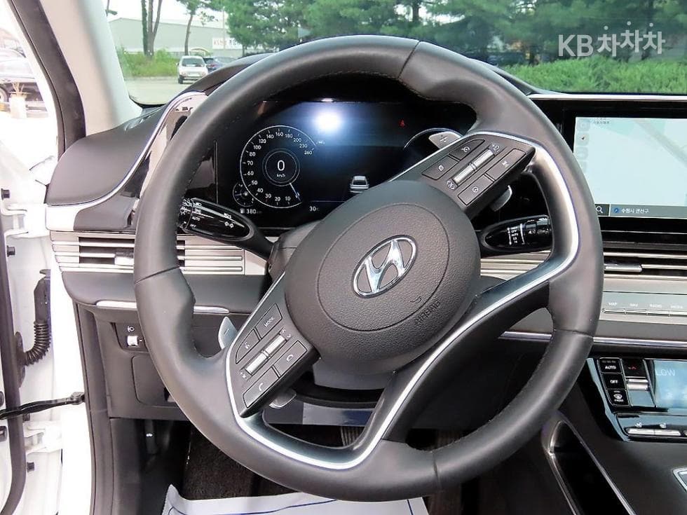 Hyundai The New (facelift) Grandeur (Azera)2.5 Le Blanc - 8