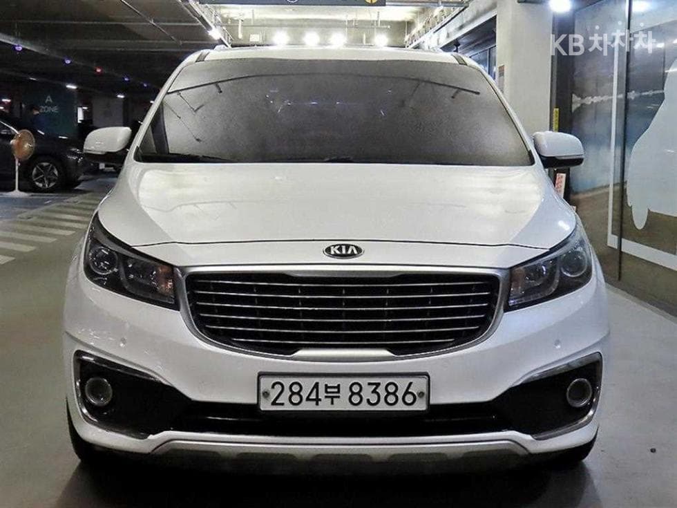 Kia All New Carnival9-seater 2.2 Diesel Luxury - 2