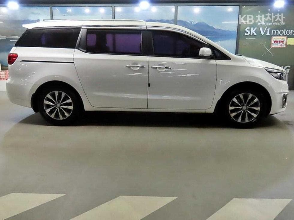 Kia All New Carnival9-seater 2.2 Diesel Luxury - 3