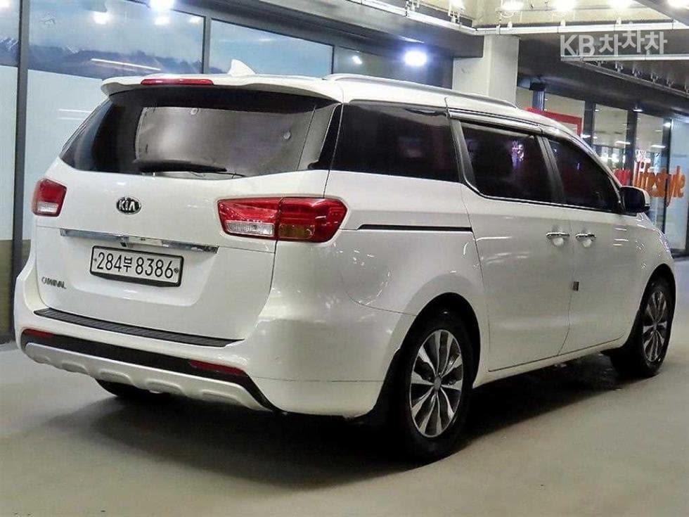 Kia All New Carnival9-seater 2.2 Diesel Luxury - 4
