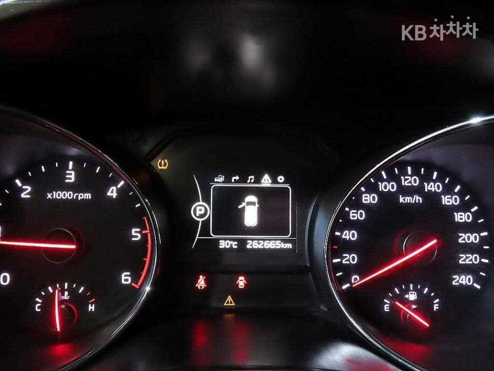 Kia All New Carnival9-seater 2.2 Diesel Luxury - 9