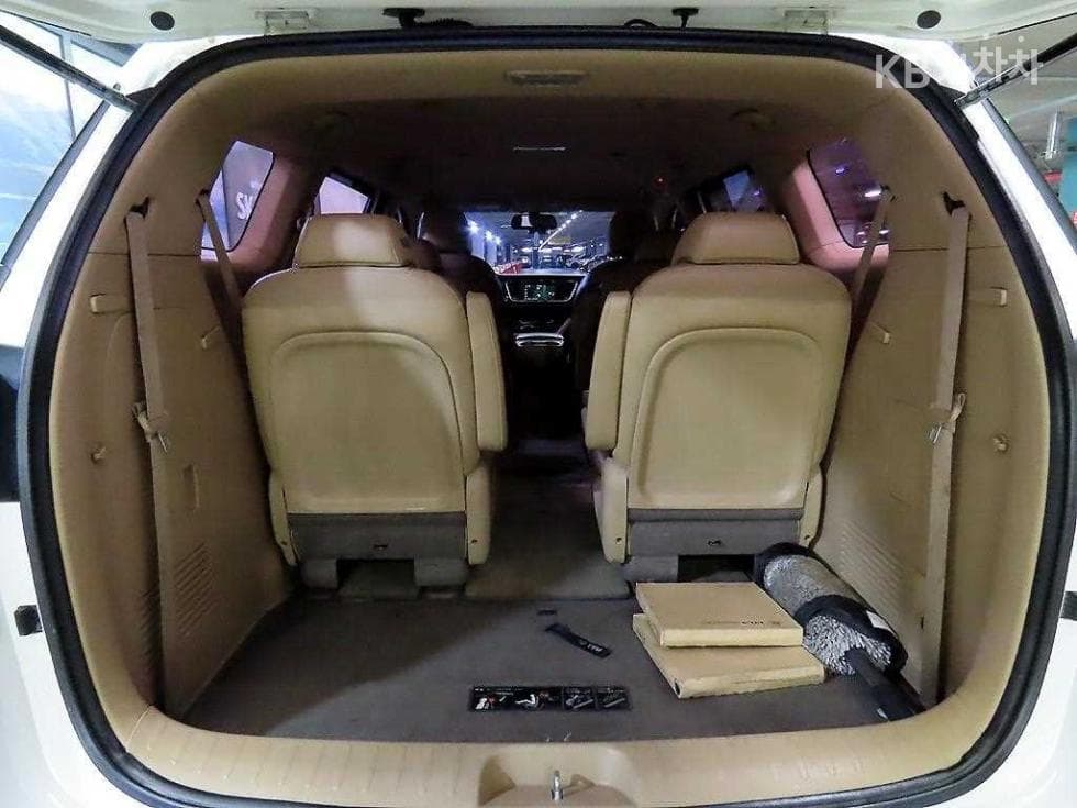 Kia All New Carnival9-seater 2.2 Diesel Luxury - 18