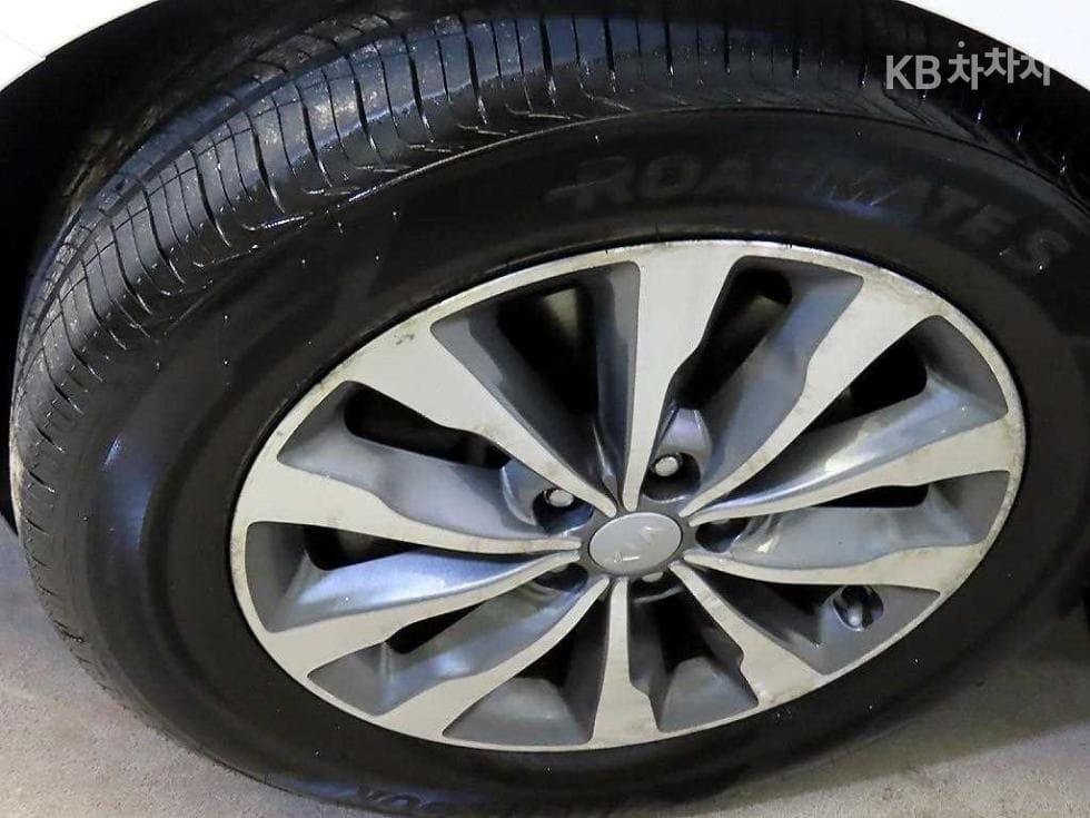 Kia All New Carnival9-seater 2.2 Diesel Luxury - 20
