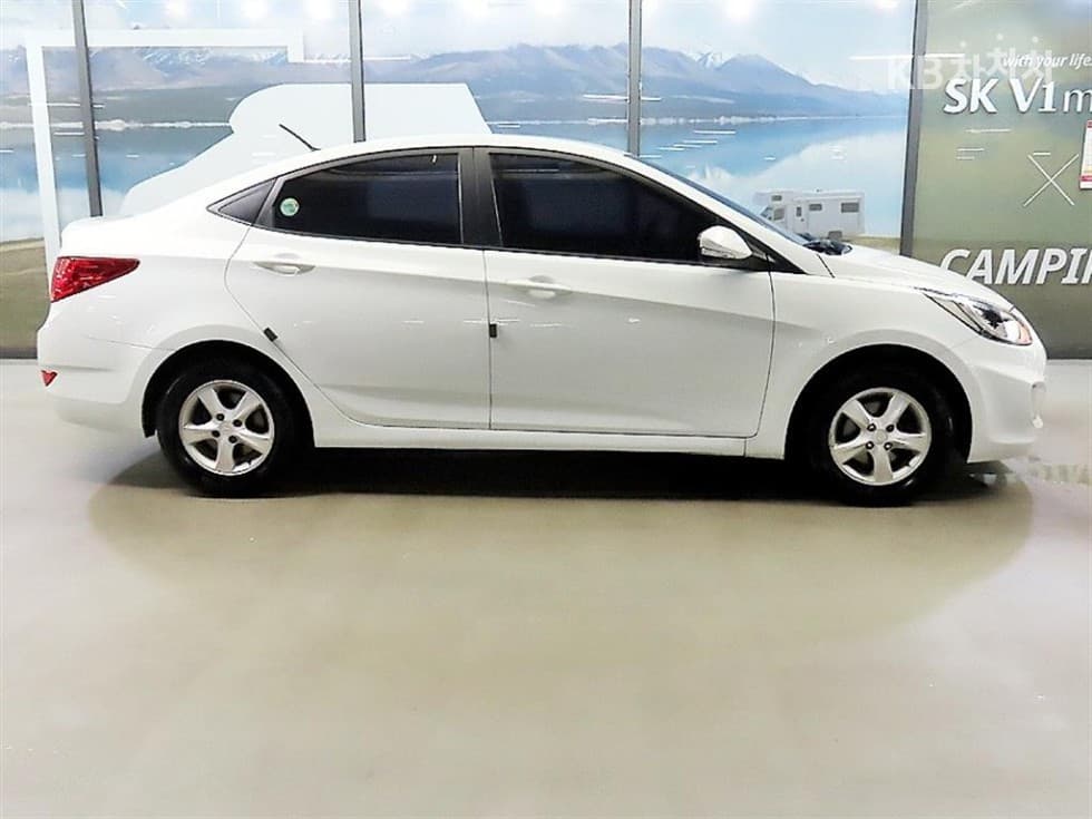 Hyundai Accent(신형)1.4 VVT Premier - 3