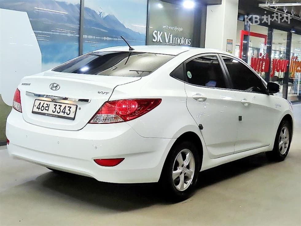 Hyundai Accent(신형)1.4 VVT Premier - 4