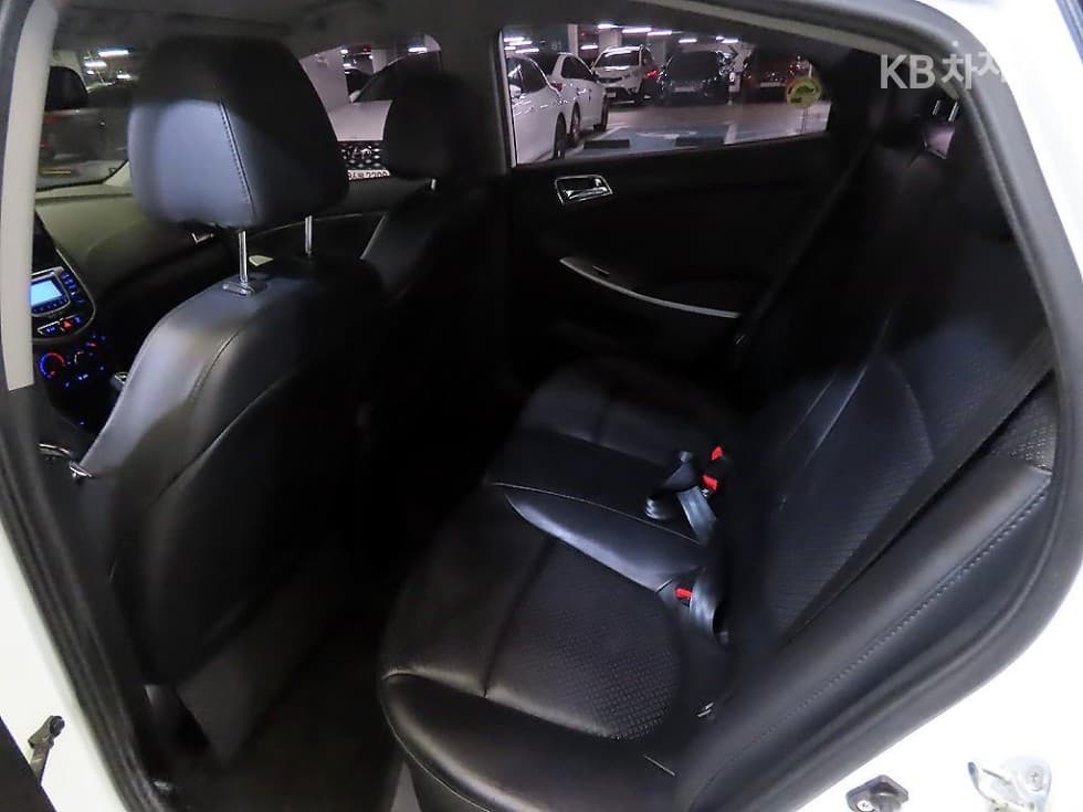 Hyundai Accent(신형)1.4 VVT Premier - 7